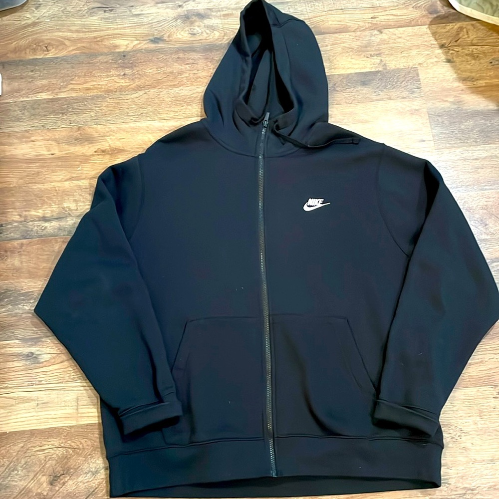 NIKE Hoodie NWOT Got for Christmas las year never worn, too big, removed tags.